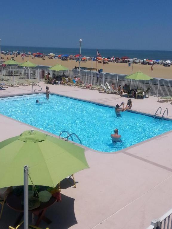 Fish Tales Boardwalk Inn & Ocean Mecca Motel Оушън Сити Екстериор снимка