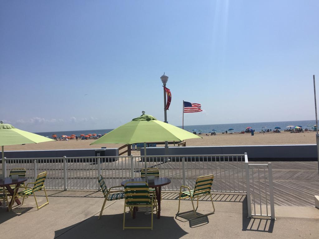 Fish Tales Boardwalk Inn & Ocean Mecca Motel Оушън Сити Екстериор снимка