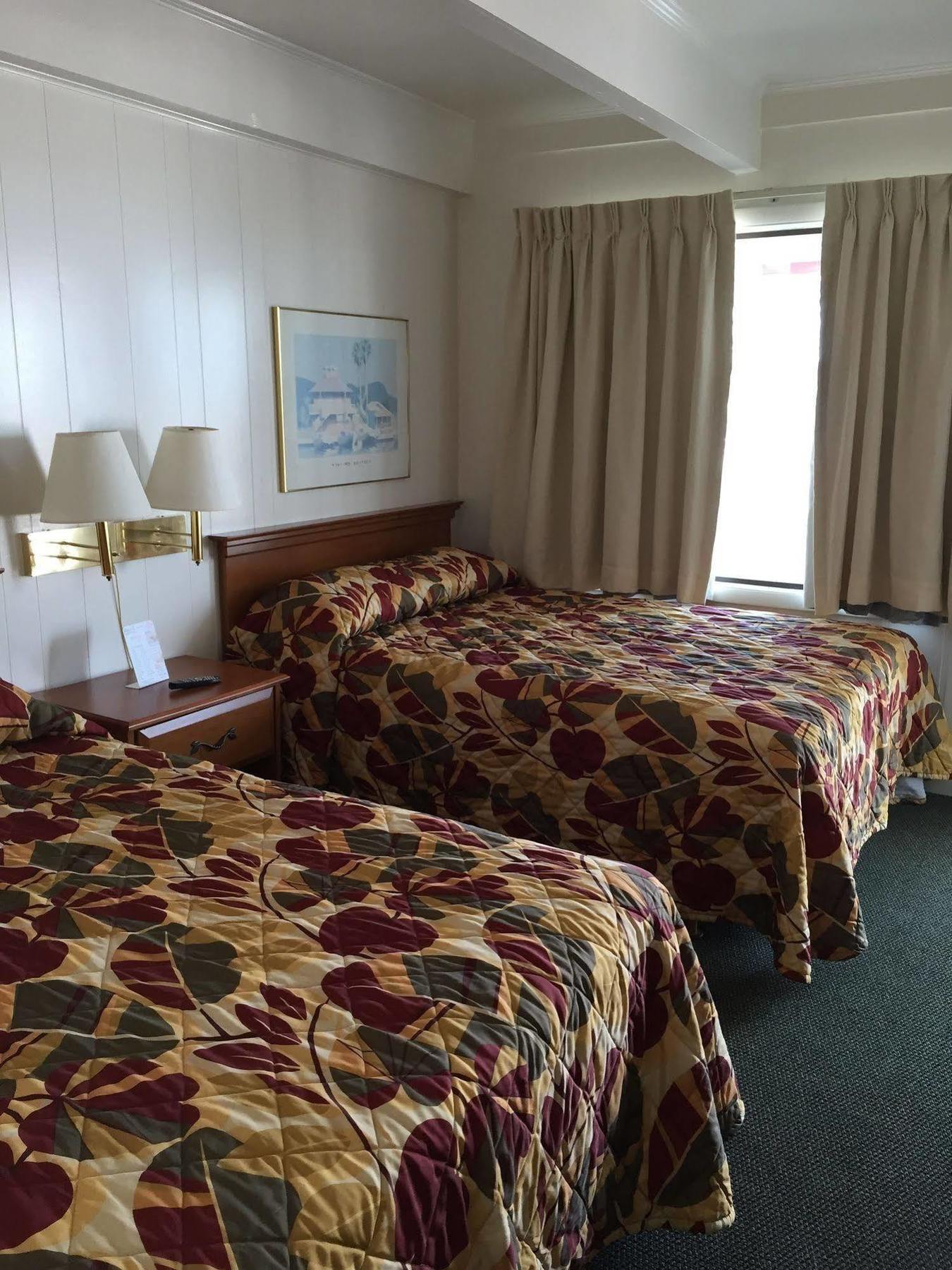 Fish Tales Boardwalk Inn & Ocean Mecca Motel Оушън Сити Екстериор снимка