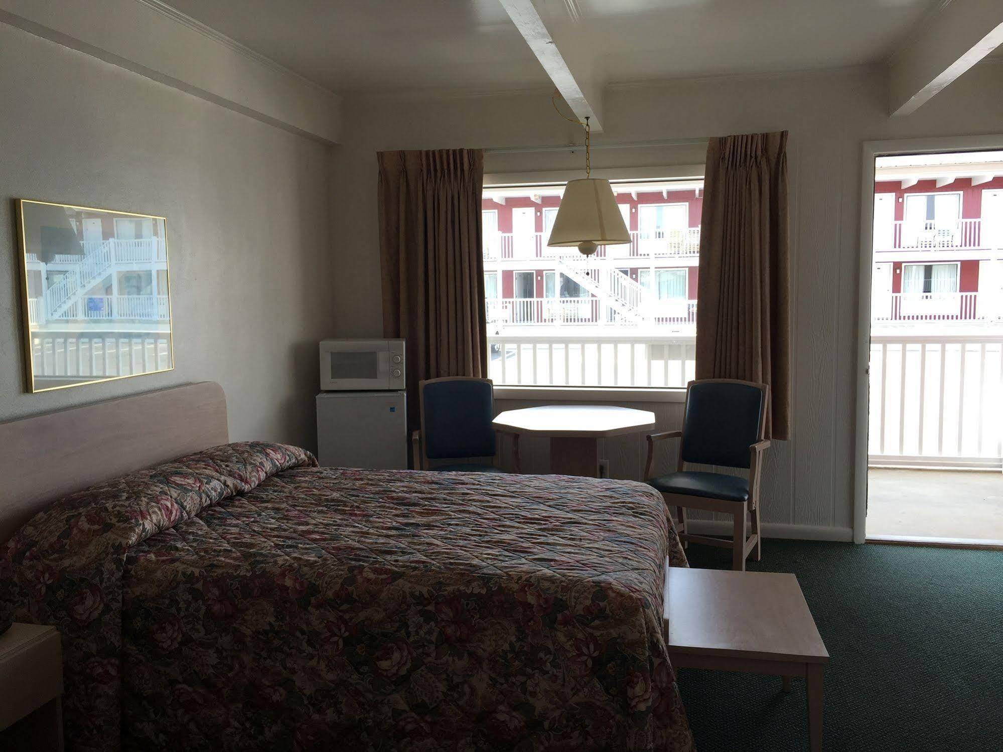 Fish Tales Boardwalk Inn & Ocean Mecca Motel Оушън Сити Екстериор снимка