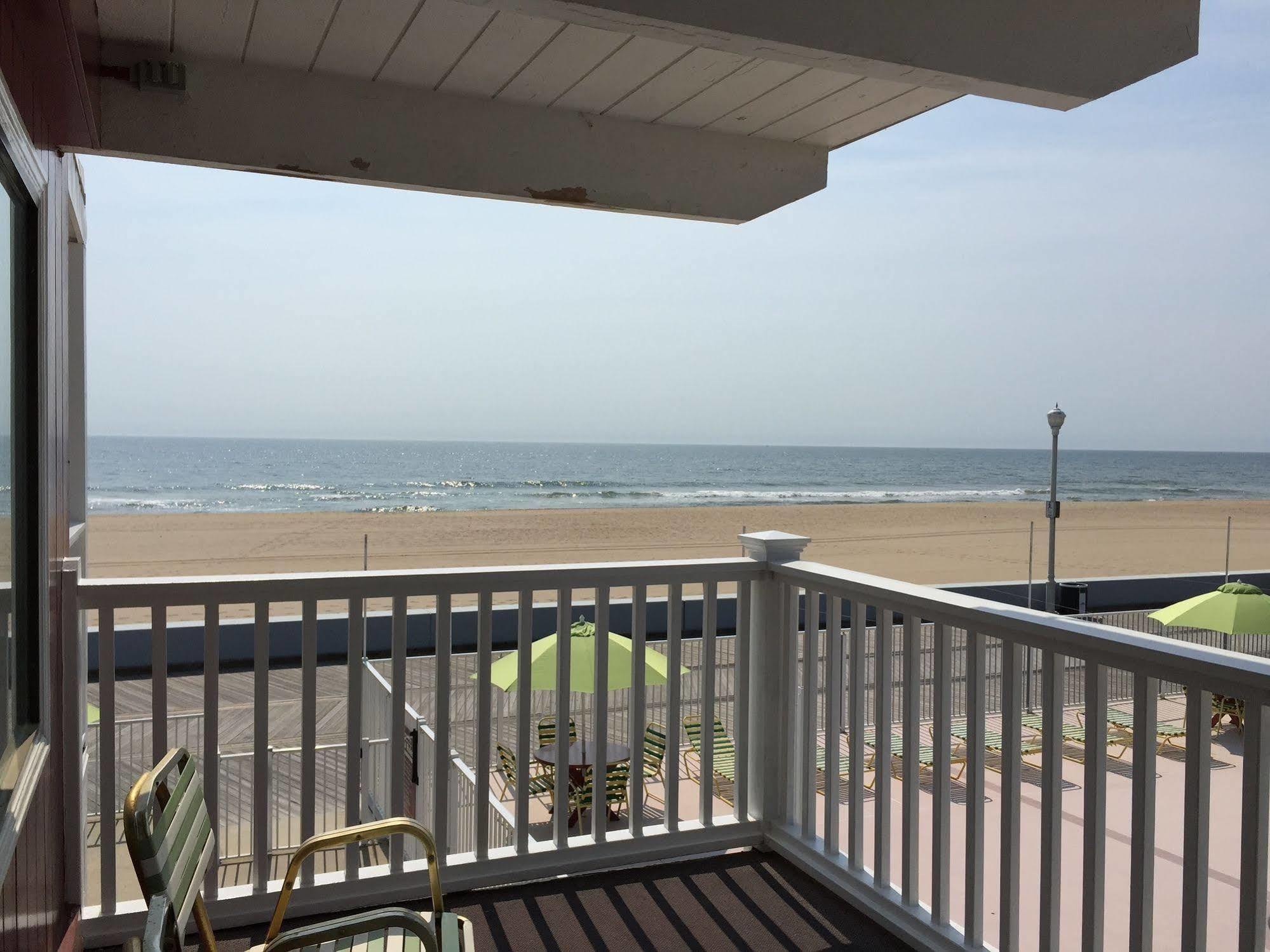 Fish Tales Boardwalk Inn & Ocean Mecca Motel Оушън Сити Екстериор снимка